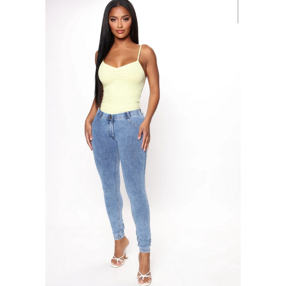 🆕Basically Ruched Cami Top - Yellow - Picture 3 of 4